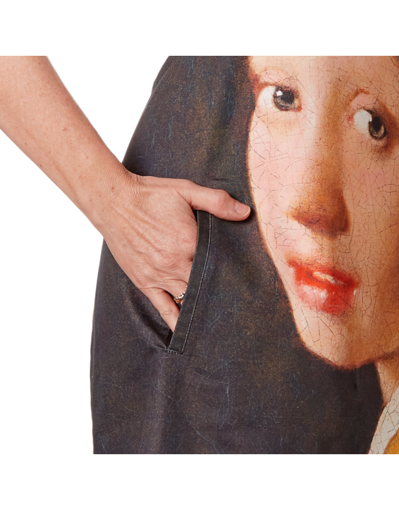 Apron Girl with a Pearl Earring