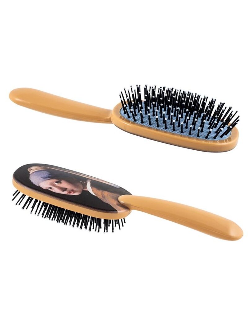 Hairbrush Girl with the pearl