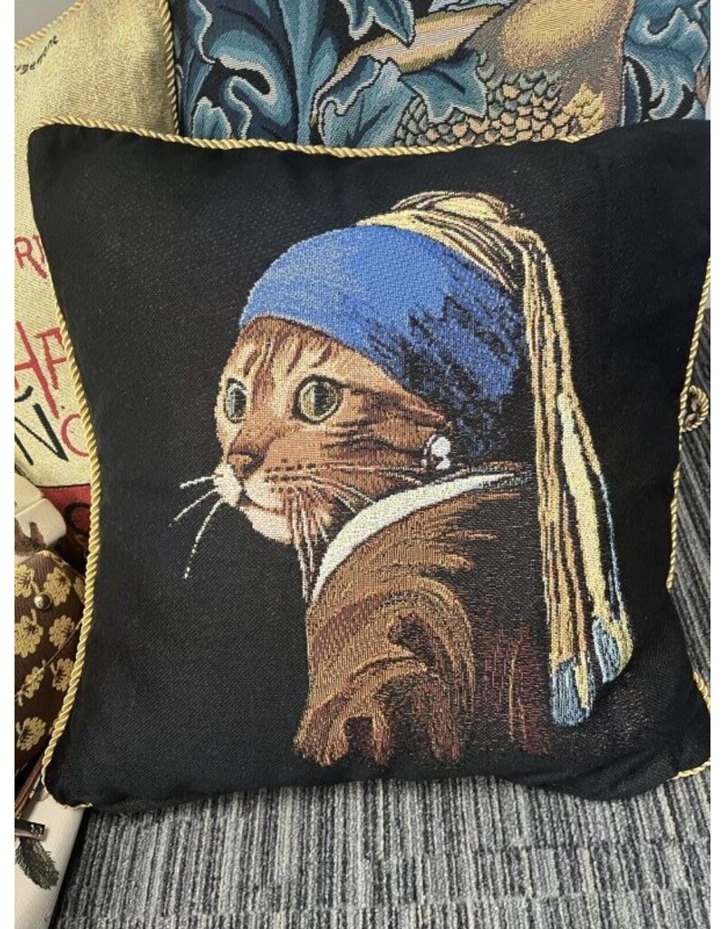 Cushion cover cat with a pearl earring