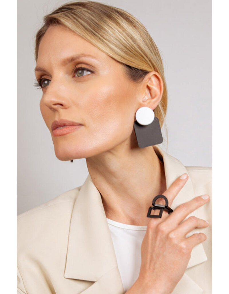 Oorbellen Zwart Wit  asymetrisch hypoallergene roestvrijstalen studs - Copy
