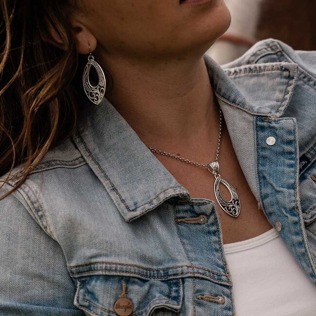 Montana Silversmiths Shadow & Shine American Made Necklace