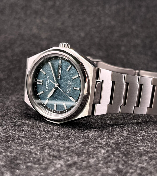 Citizen Citizen AW0130-85XC Zenshin Super Titanium horloge