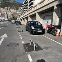 Base d'encastrement à sceller pour arceau de parking Stopblock en caoutchouc