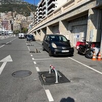 Verzinkbare fundatieplaat in rubber met parkeerbeugel Stopblock