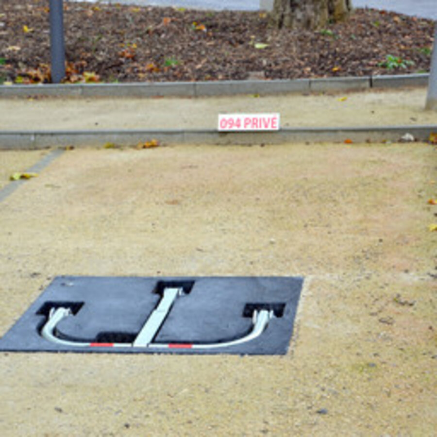Base d'encastrement à sceller avec arceau de parking Stopblock en caoutchouc