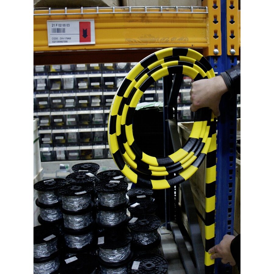 Rubberen stootrand voor hoekbescherming in garages, parkings - 5000 x 30 x 30 x 8 mm - geel/zwart