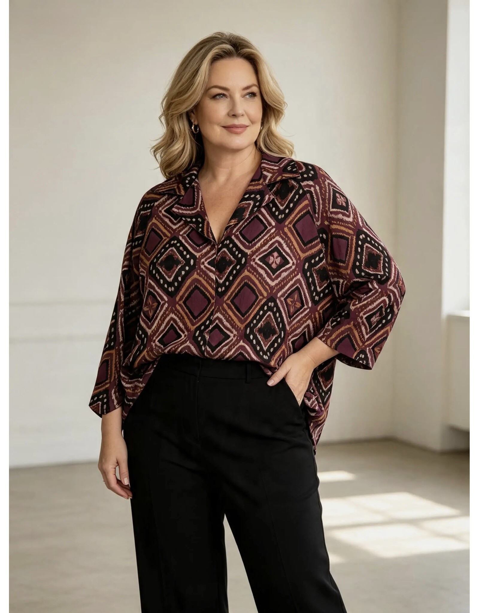 Ophilia Lucy 26W  satin dessin inka plum