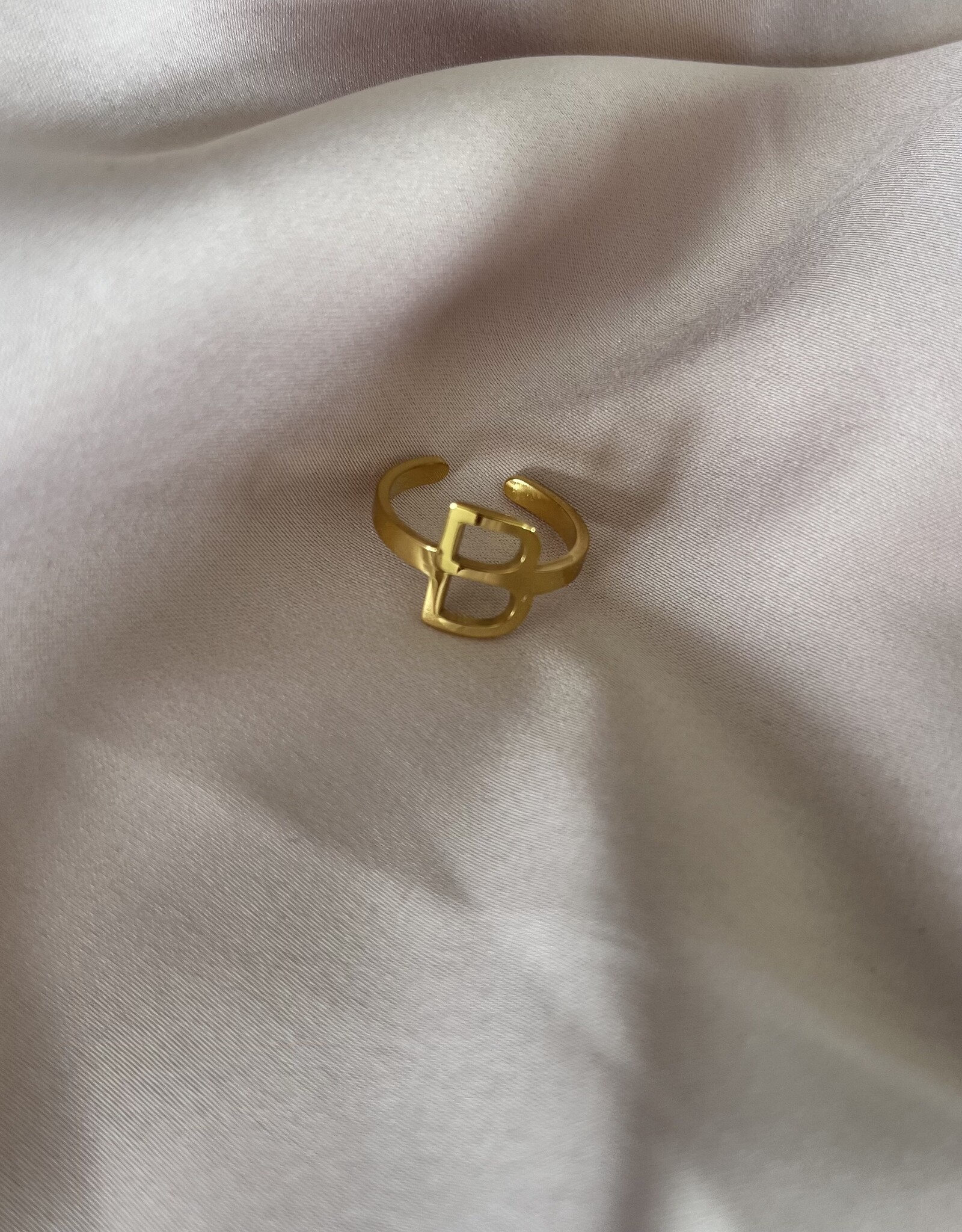 Letter Ring Goud