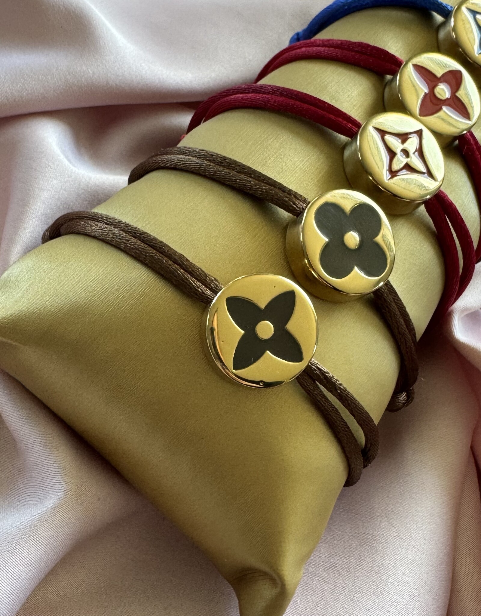 Gekleurde Monogram Armbandjes