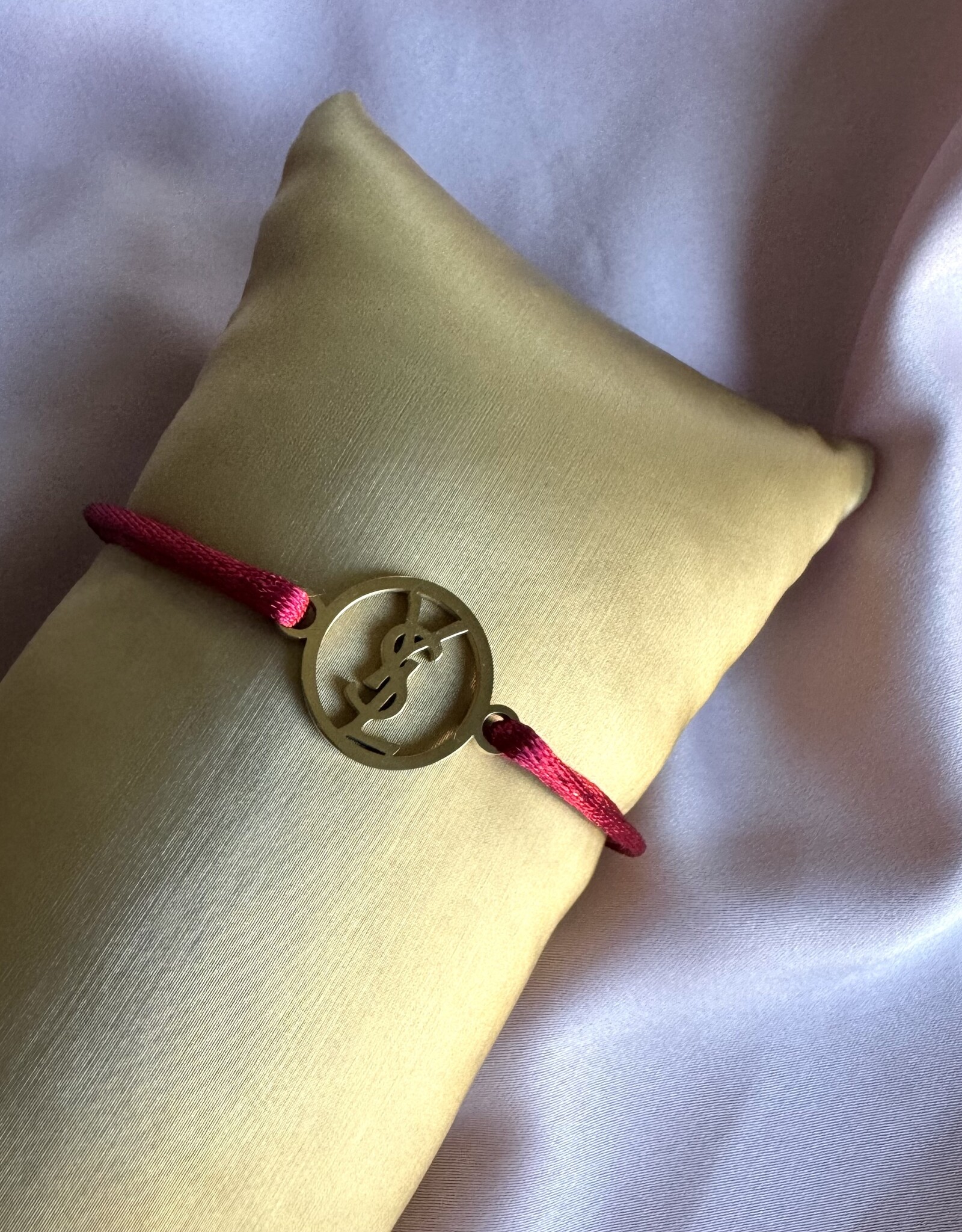 Saint Armbandje Met Touwtje