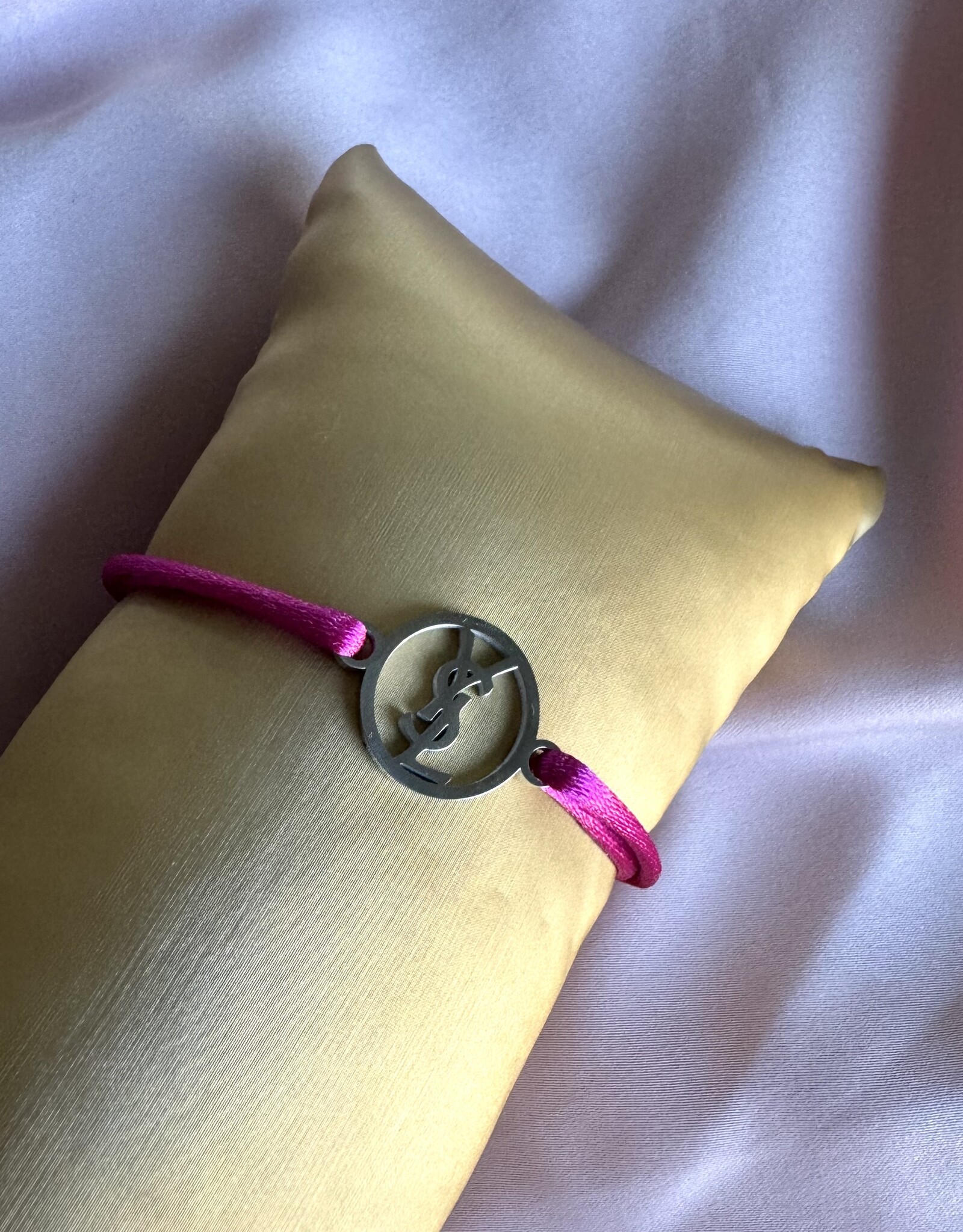 Saint Armbandje Met Touwtje