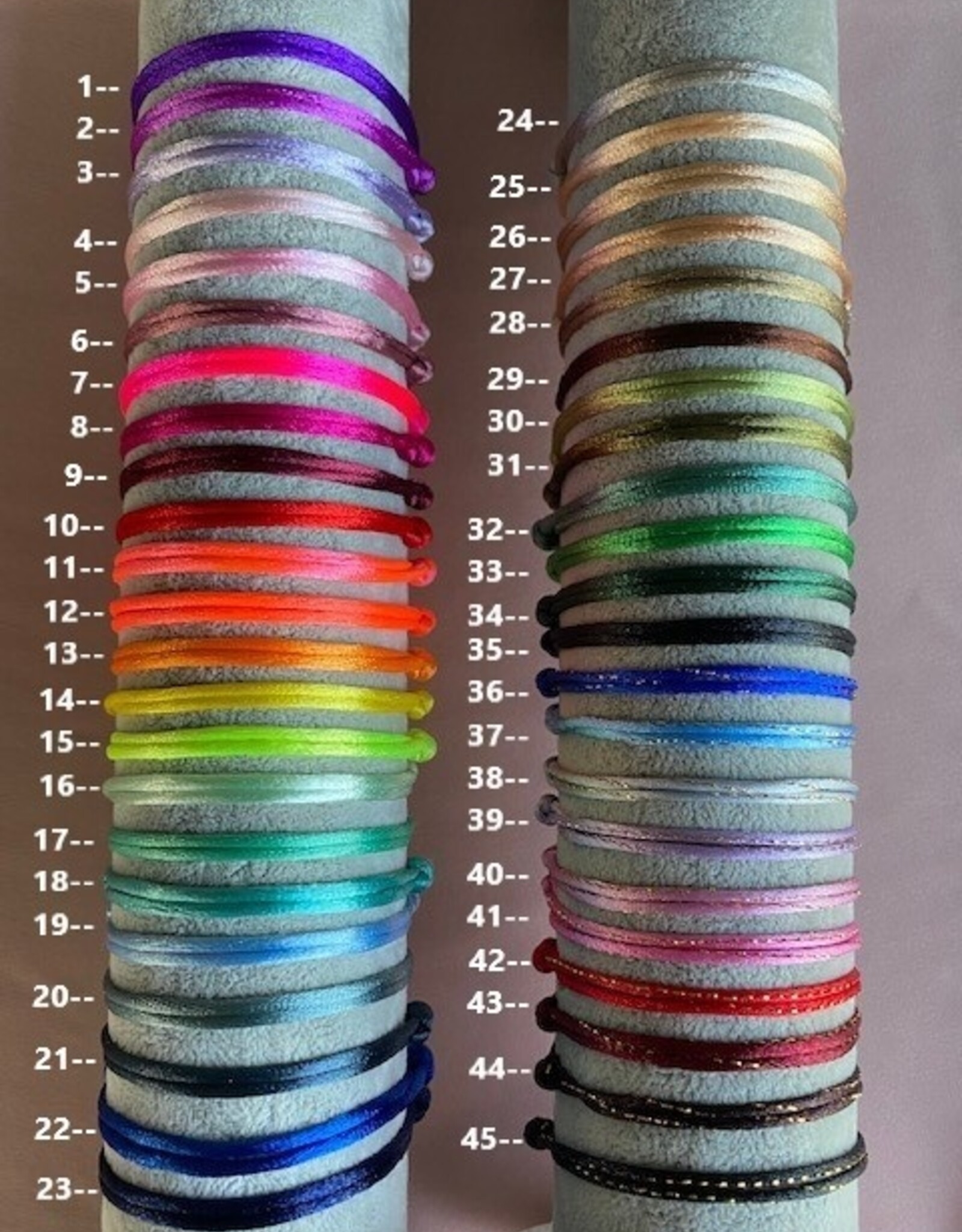 Saint Armbandje Met Touwtje