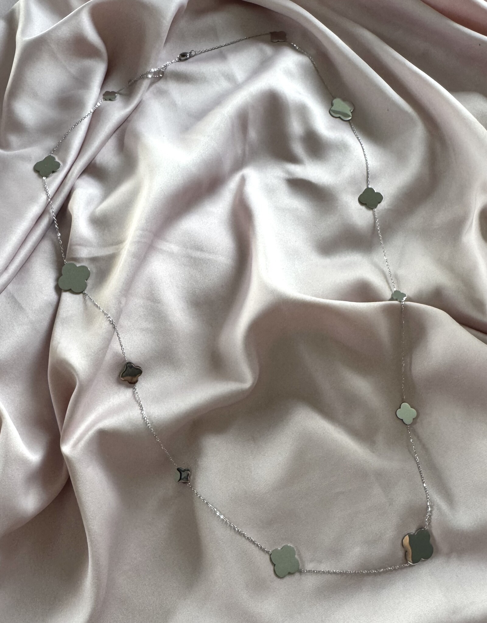 Lange Ketting Met Grote En Kleine Klavers