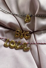 Bubble Letter Ketting Op Touwtje