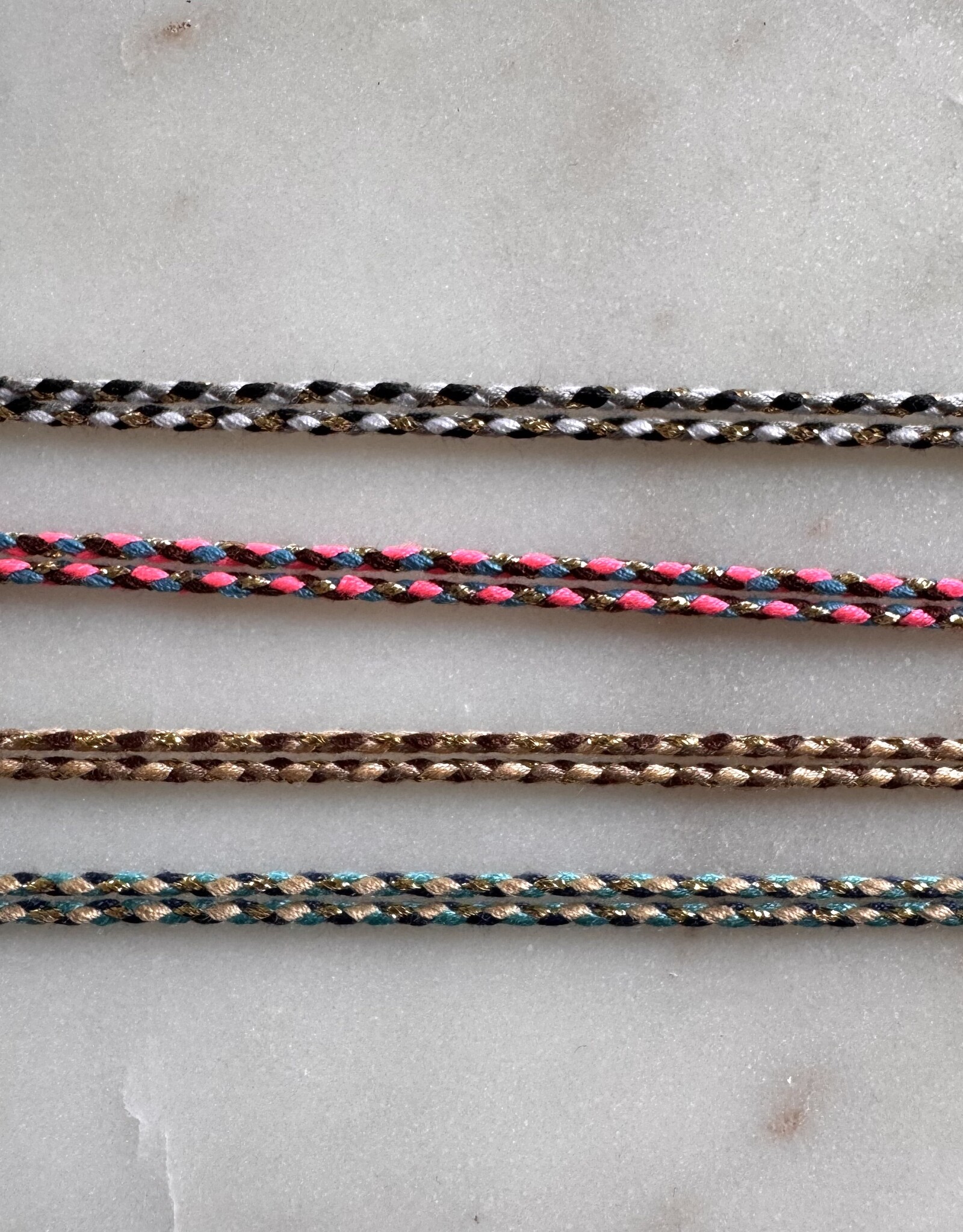 Bubble Letter Ketting Op Touwtje