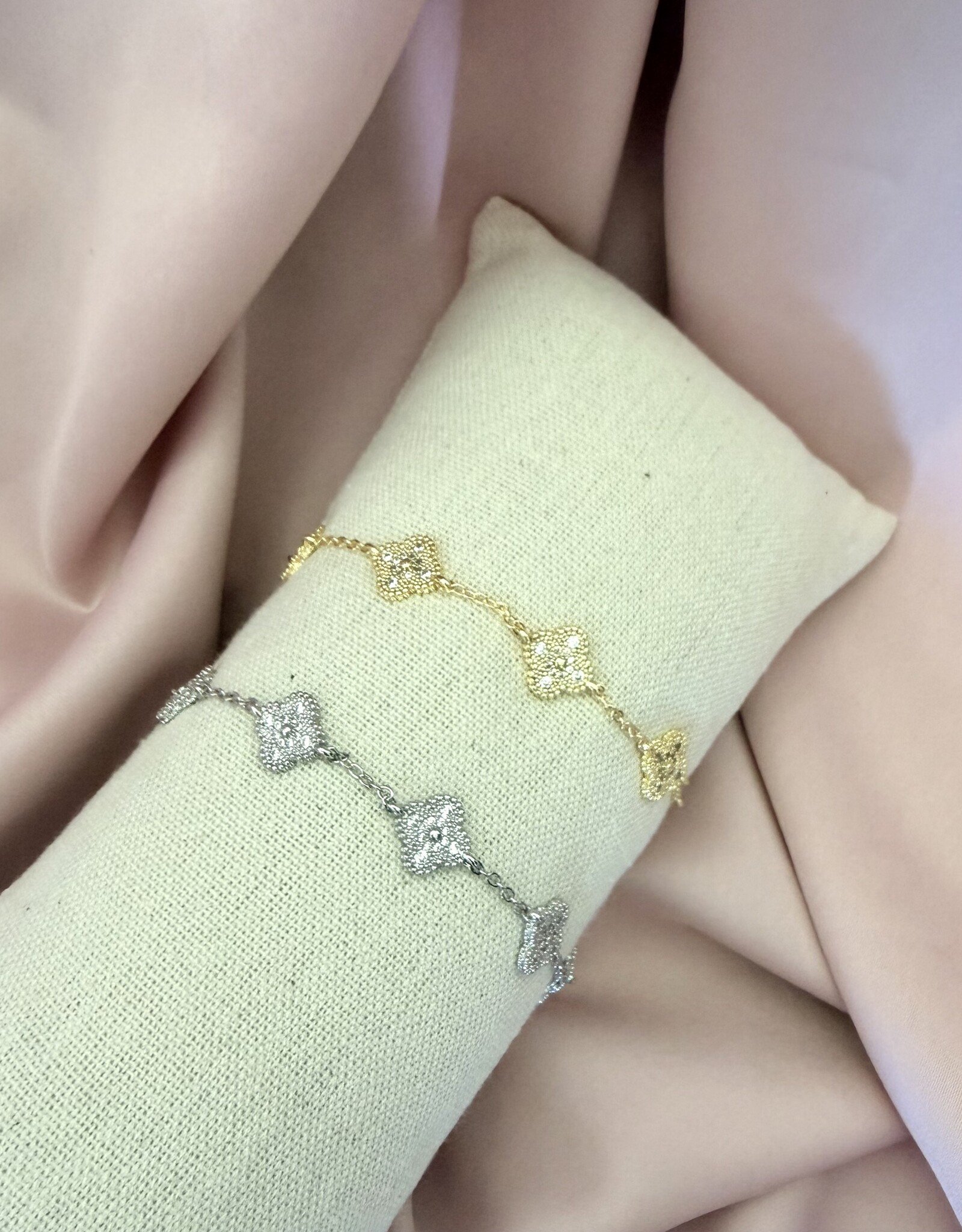 Klaver Armbandje Met Strass Steentjes