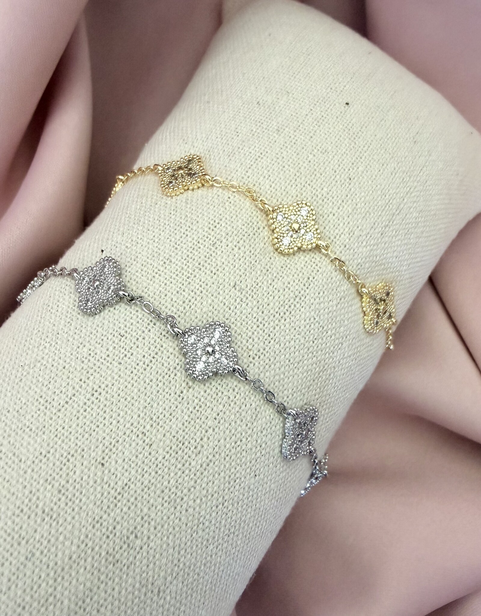 Klaver Armbandje Met Strass Steentjes