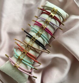 Gekleurde H Armband