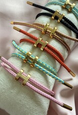 Gekleurde H Armband