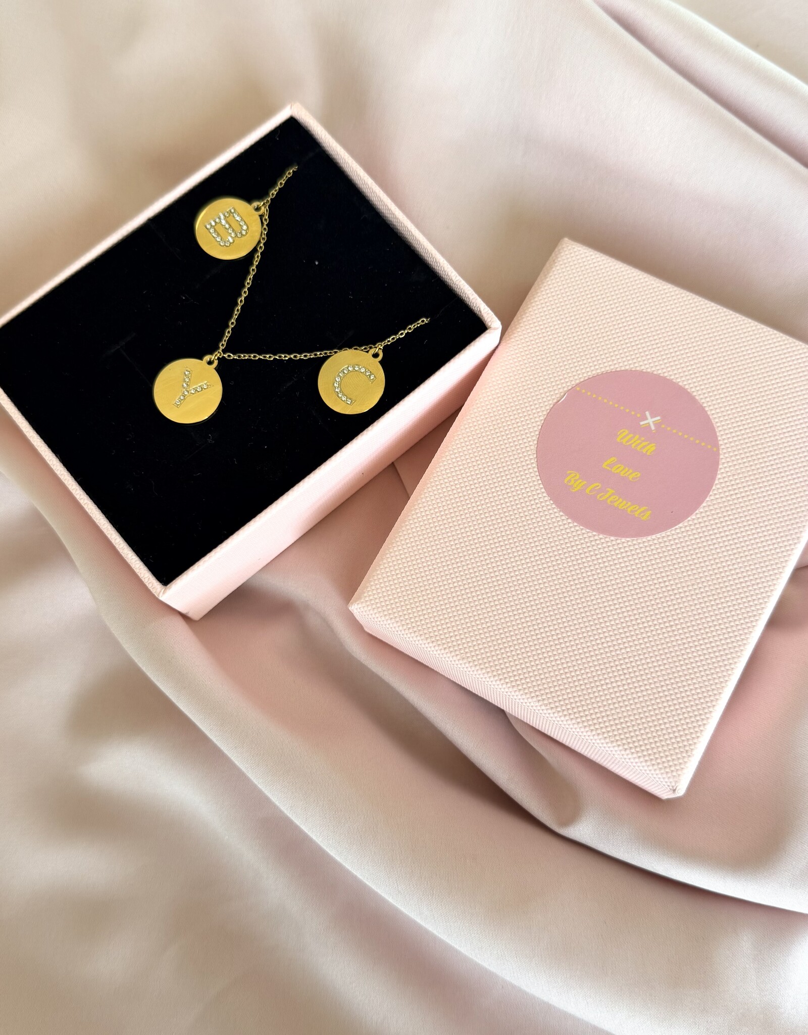 Diamond Letter Munt Ketting