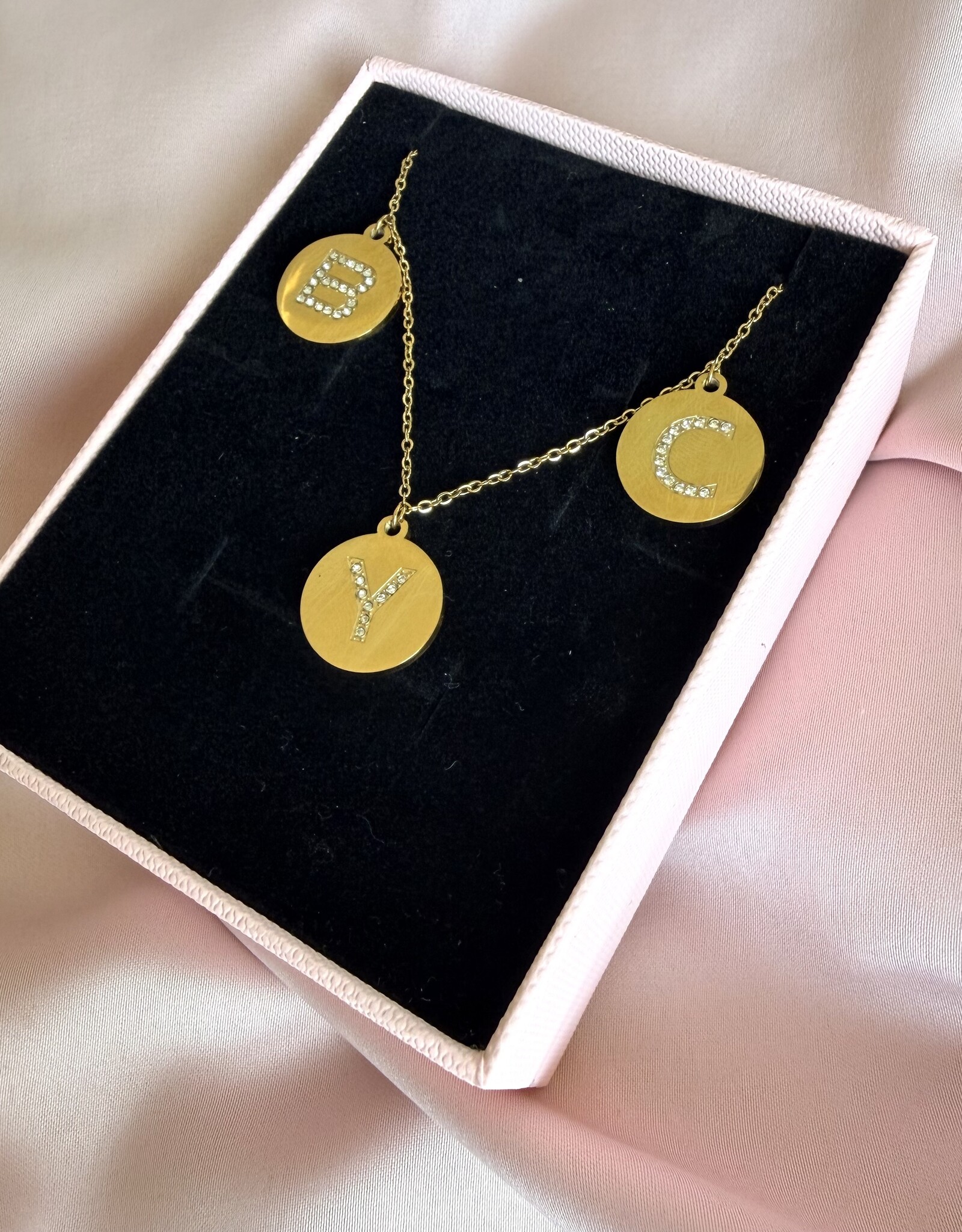 Diamond Letter Munt Ketting