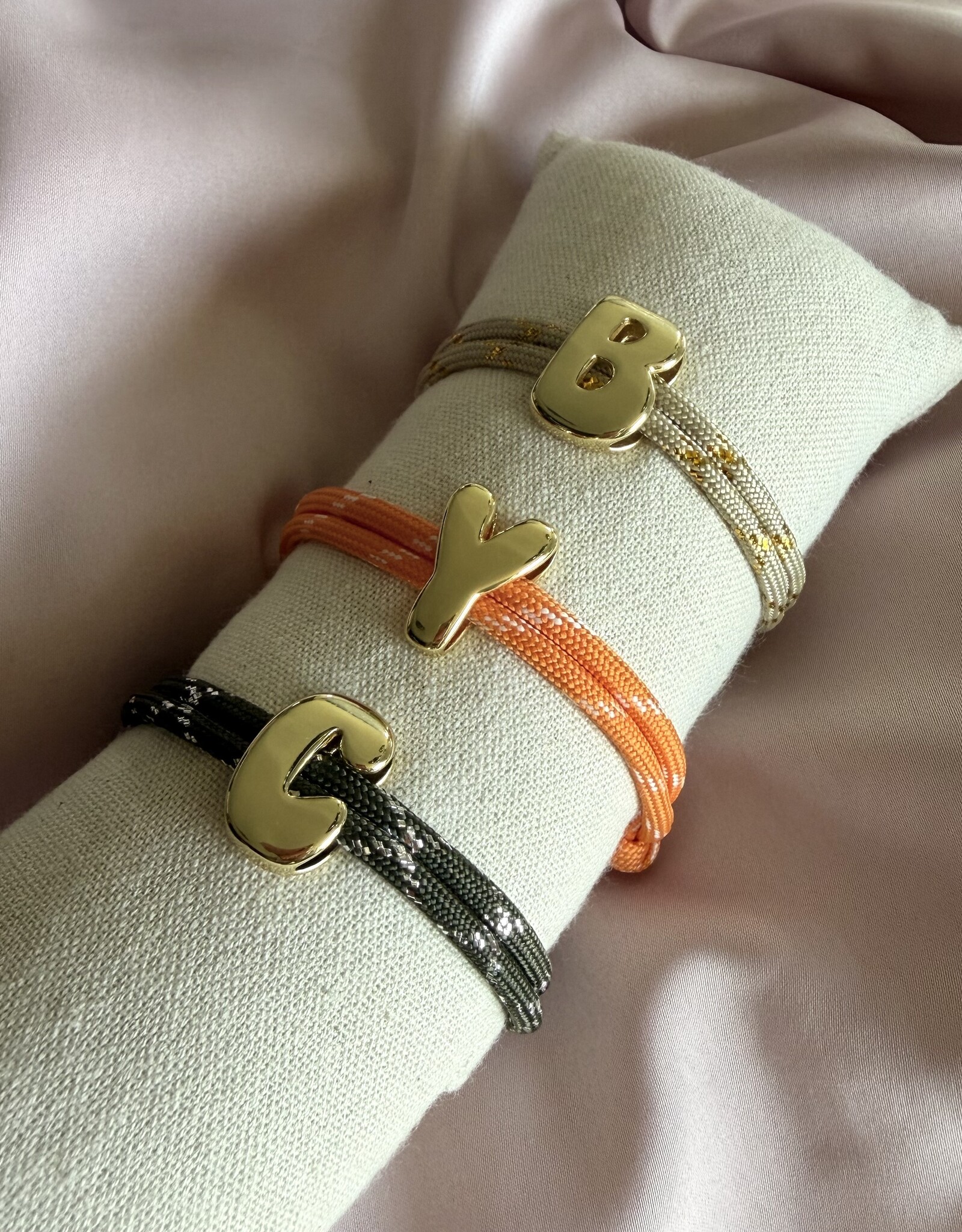 Bubble Letter Armband Groot