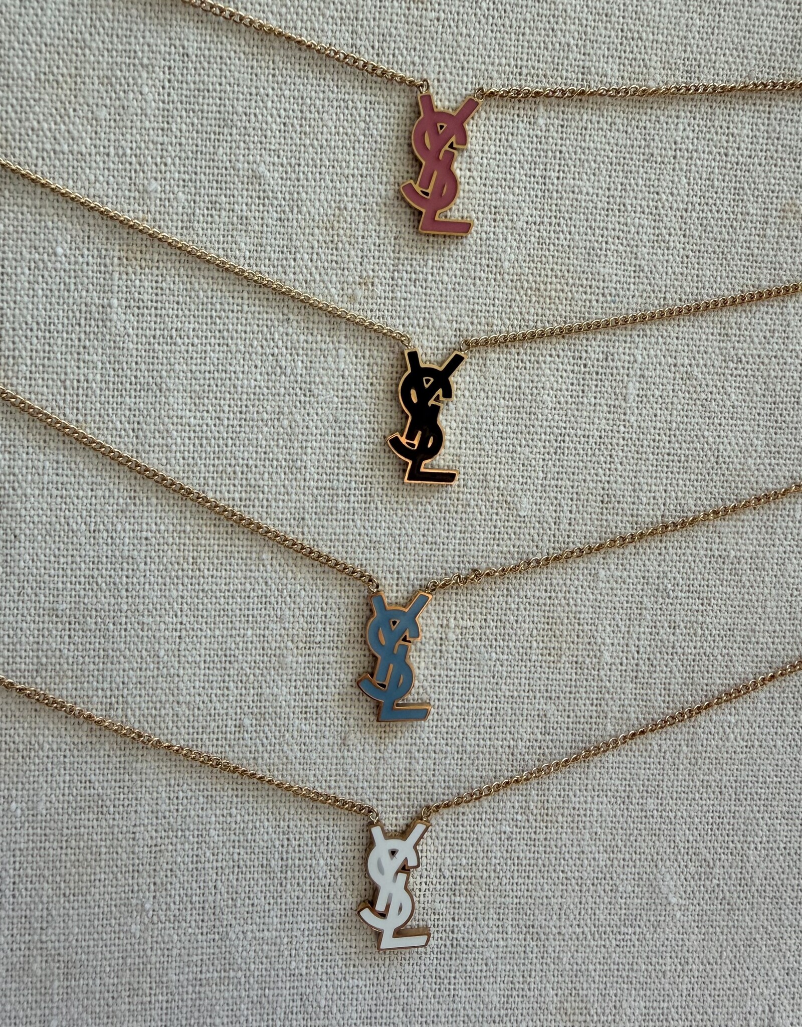 Saint Ketting Gekleurd