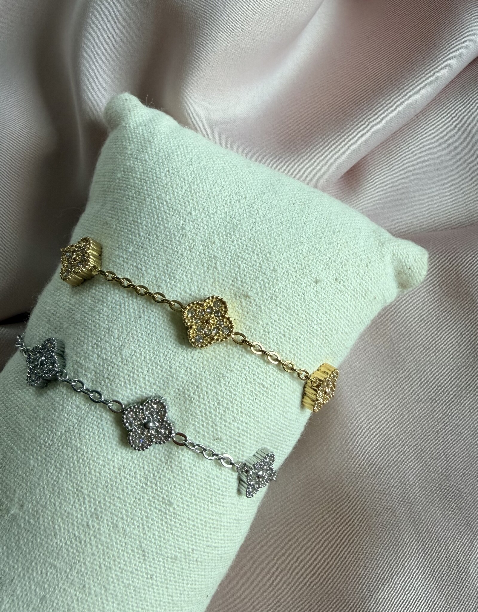 Klaver Armbandje Met Strass Steentjes