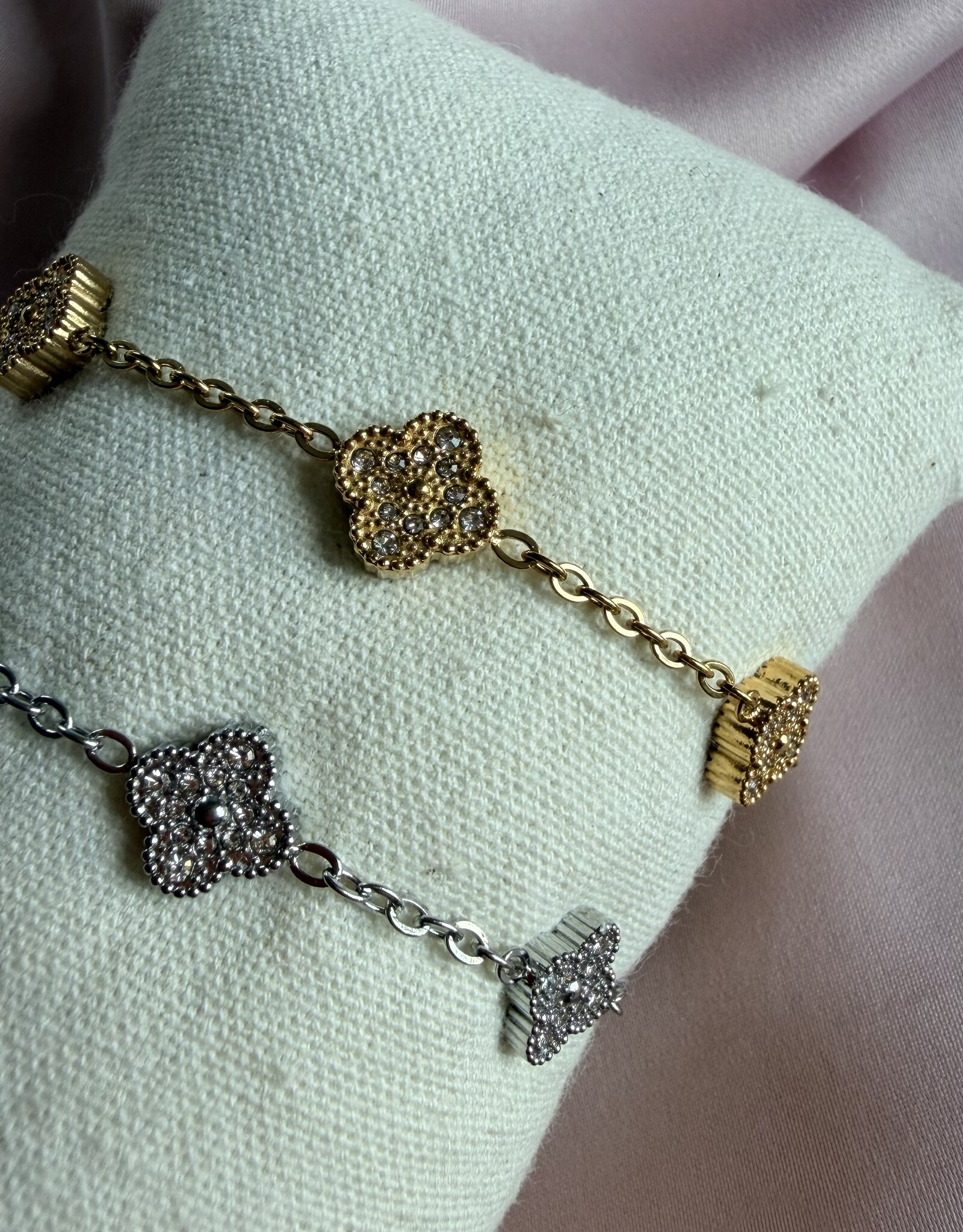 Klaver Armbandje Met Strass Steentjes