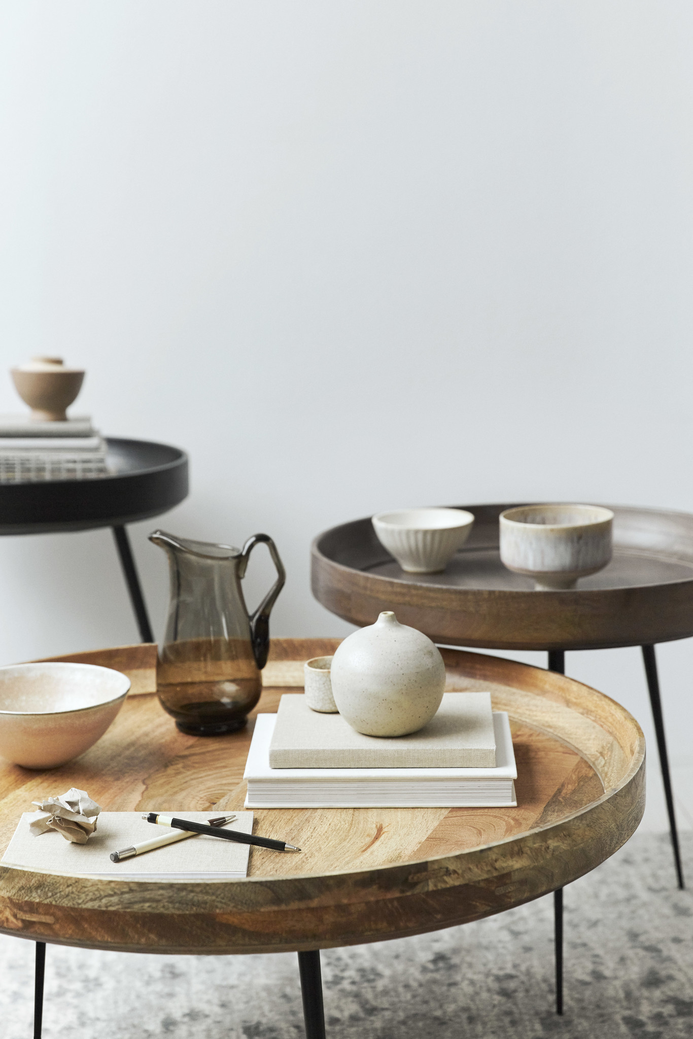 MATER BOWL TABLE SMALL NATURAL LACQUERED MANGO WOOD