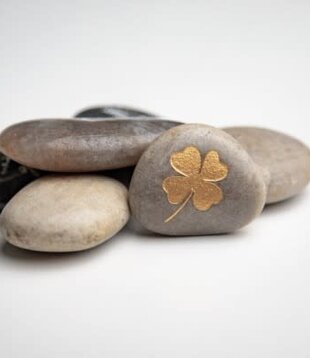 Porte-bonheur Galet Trèfle ou Coeur