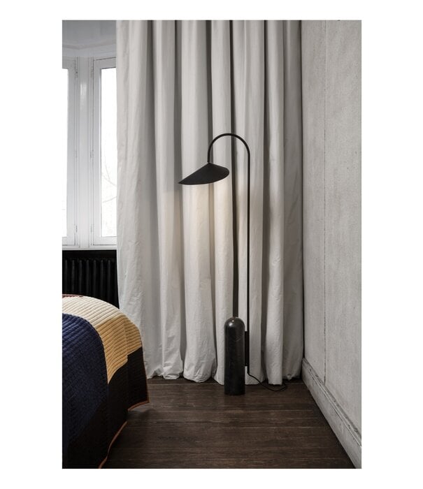 Ferm Living Lampadaire en marbre Arum Noir