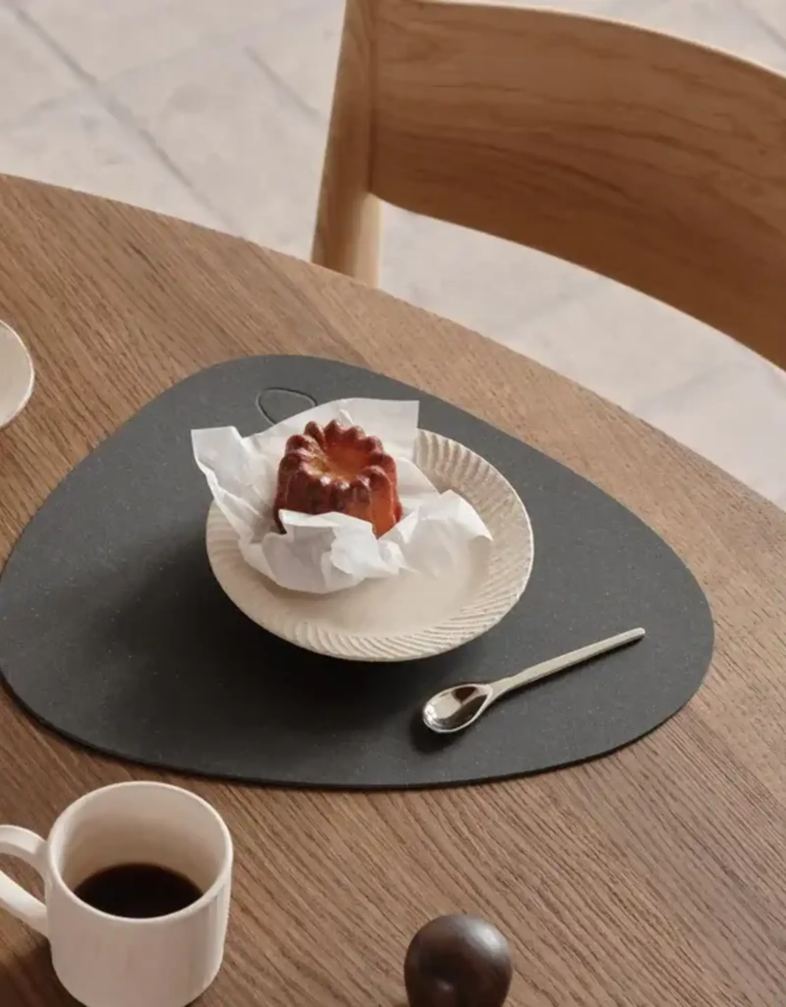 Table Mat Curve L NUPO Anthracite 37X44