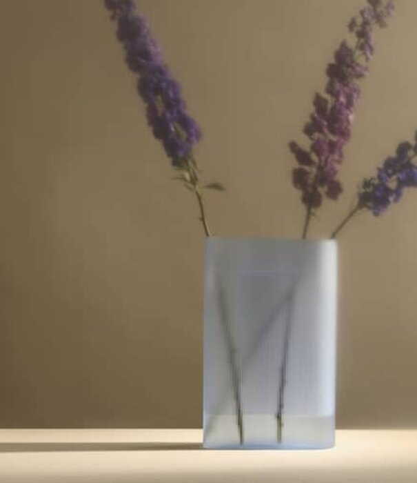 Muuto Ridge Vase - H35 - Light Blue Frosted Glass