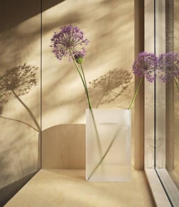 Muuto Ridge Vase - H35 - White Frosted Glass