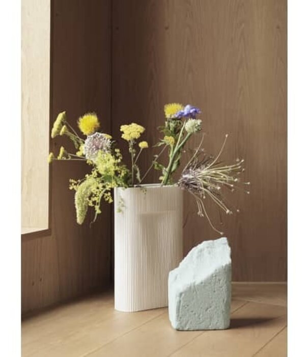 Muuto Ridge Vase Light Off White  M