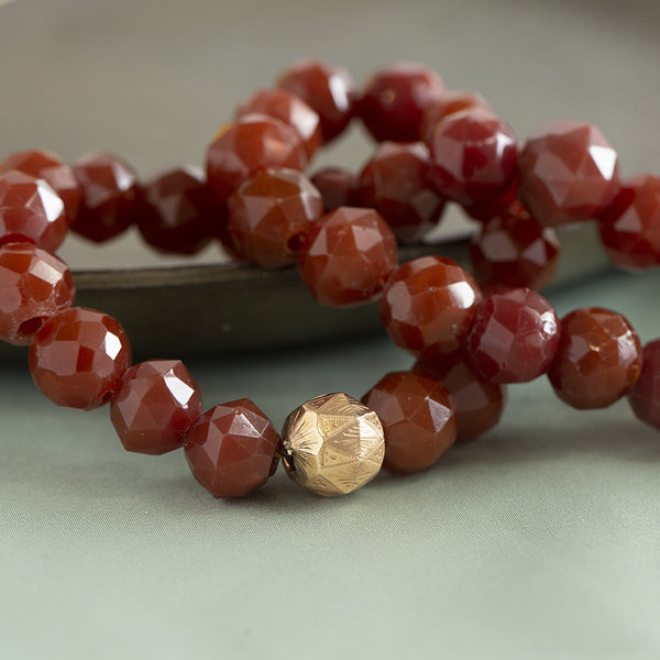 Carnelian necklace with 14 krt gold clasp