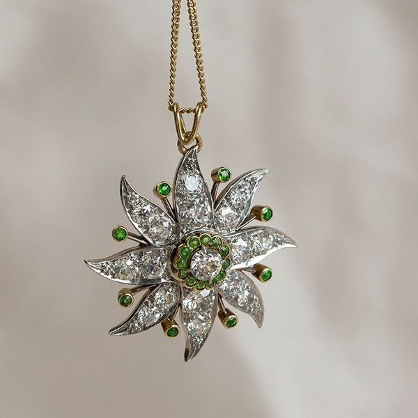 Gold sunburst pendant with diamond and peridot 14 krt/900