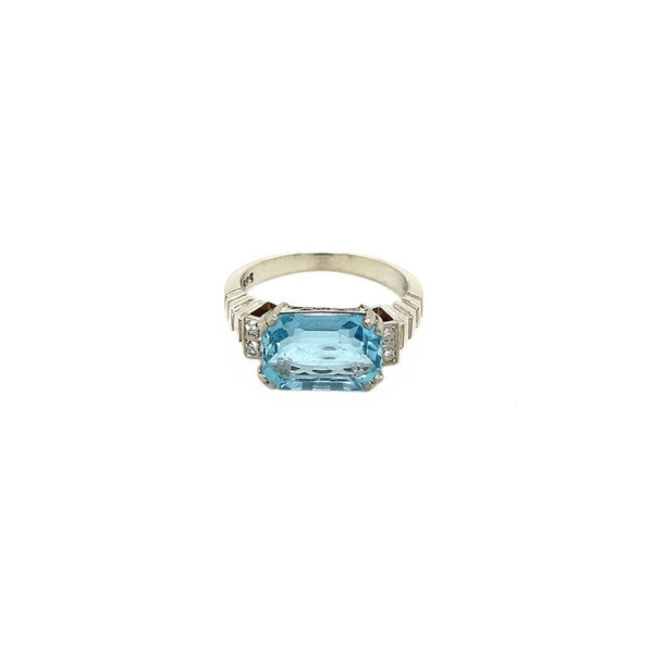 White gold ring with aquamarine and diamond 14 krt