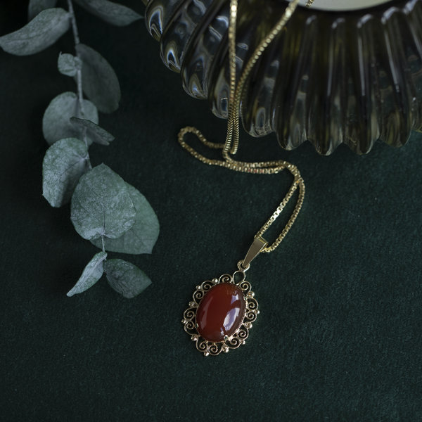 Gold pendant with carnelian 14 krt