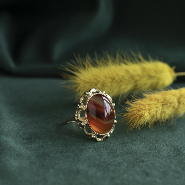 Gold ring with stripe agate 14 krt