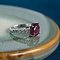 Witgouden ring met roze toermalijn en diamant 18 krt