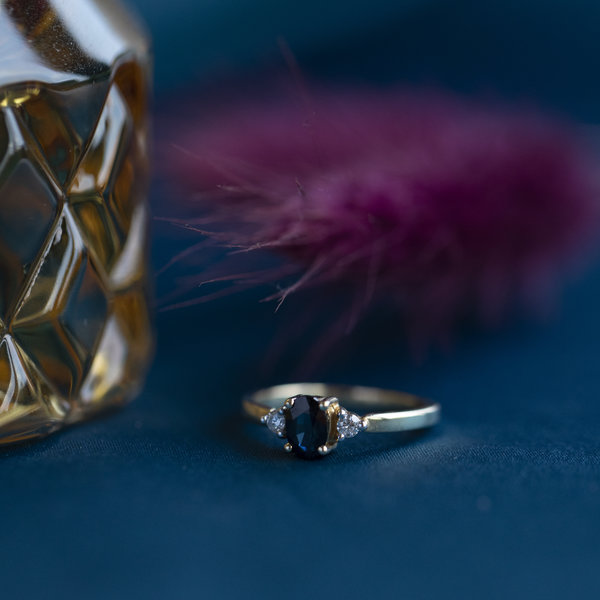 Gouden ring met saffier en diamant 14 krt