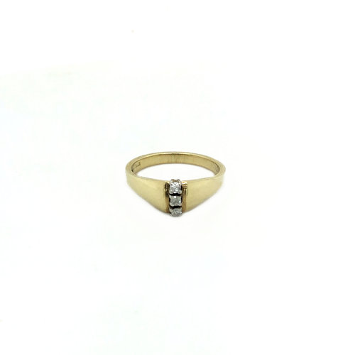 Gold ring with diamond 14 krt