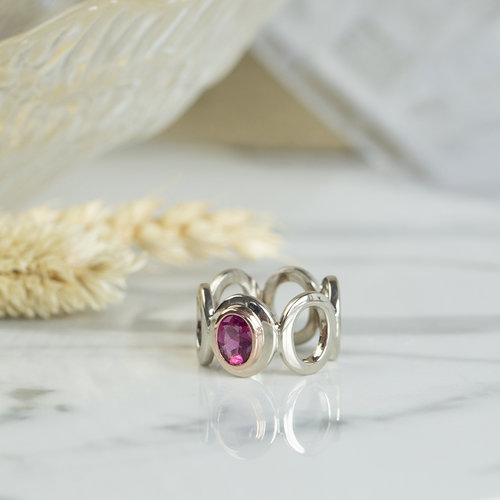 White gold ring with pink tourmaline 14 krt