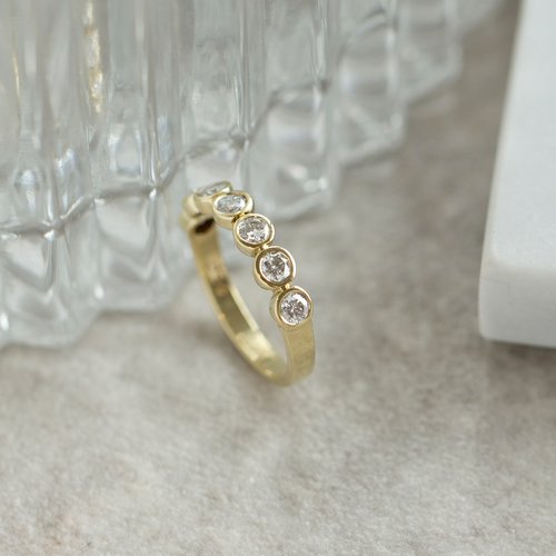 Gold ring with diamond 14 krt