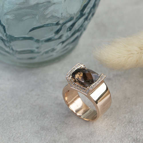Rose gold ring with diamond and smoky quartz 14 crt