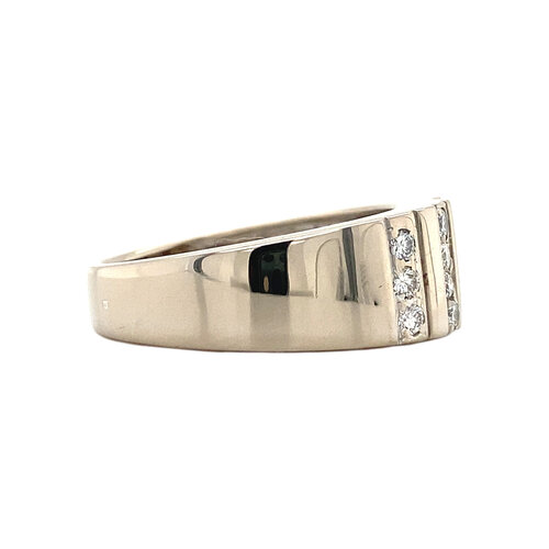 White gold ring with diamond 18 crt