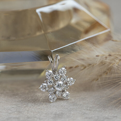 White gold entourage pendant with diamond 14 crt