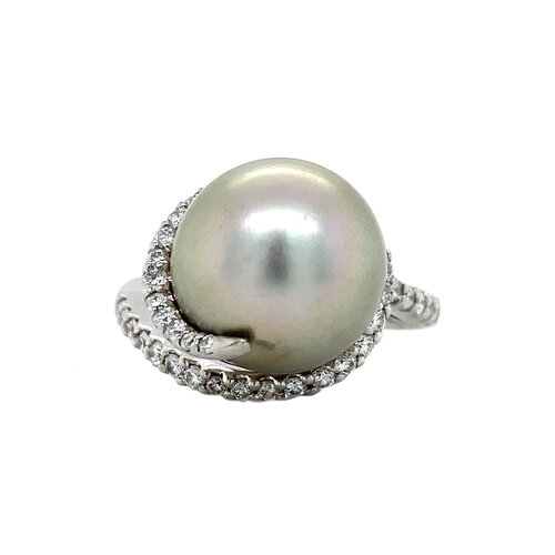 White gold ring with pearl and diamond 18 crt